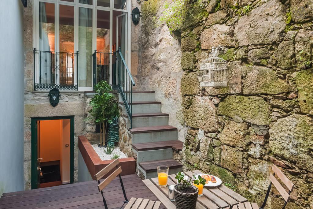Ducarmo Apartments Caves Vinho Do Porto Вила-Нова-ди-Гая Экстерьер фото